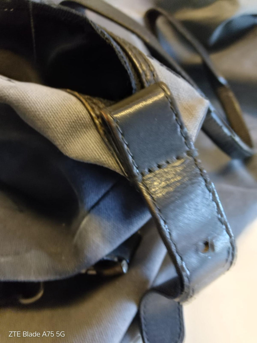 Leather Zipper Replacement / Nahkavetoketjun vaihto